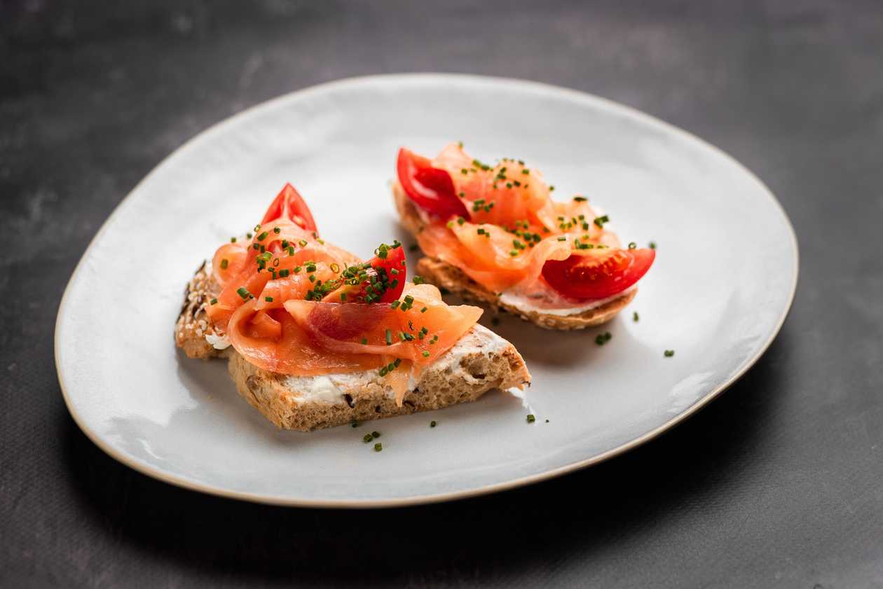 Bruschetta with salmon and cream cheese