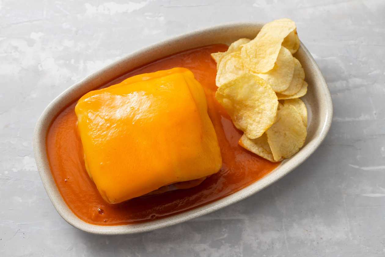 Francesinha tradicional