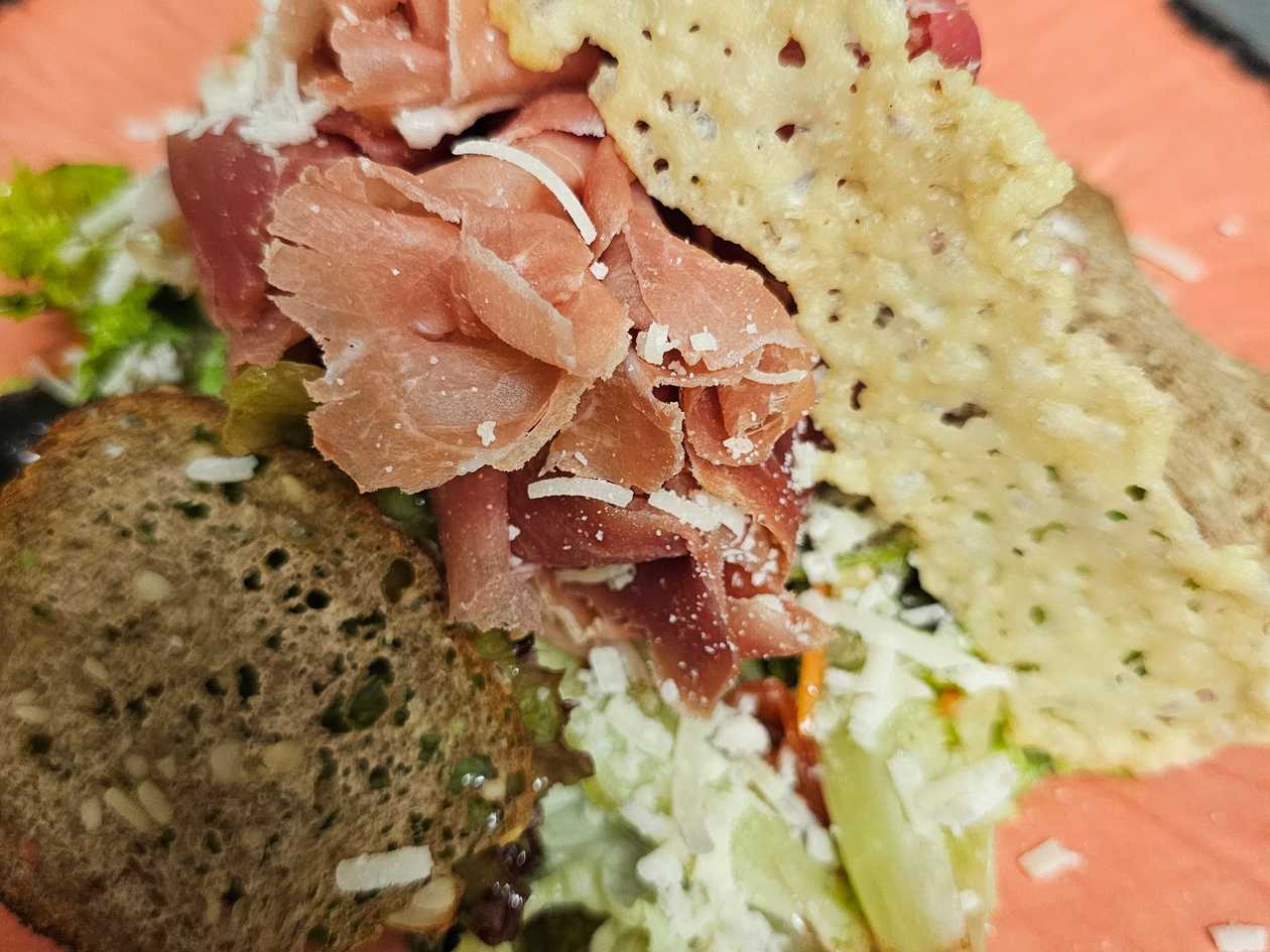 Italian salad with prosciutto