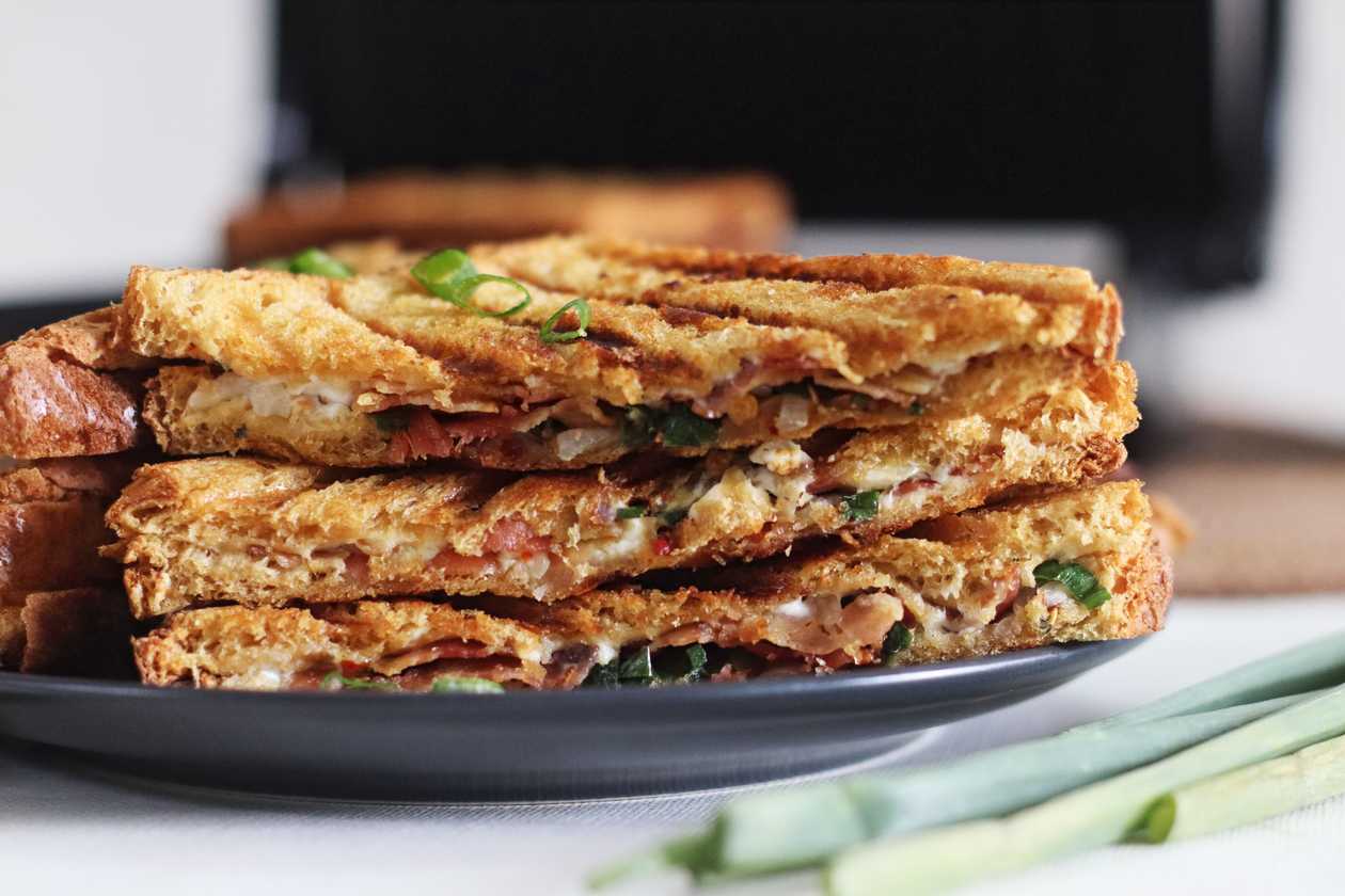 Bacon sandwich meal