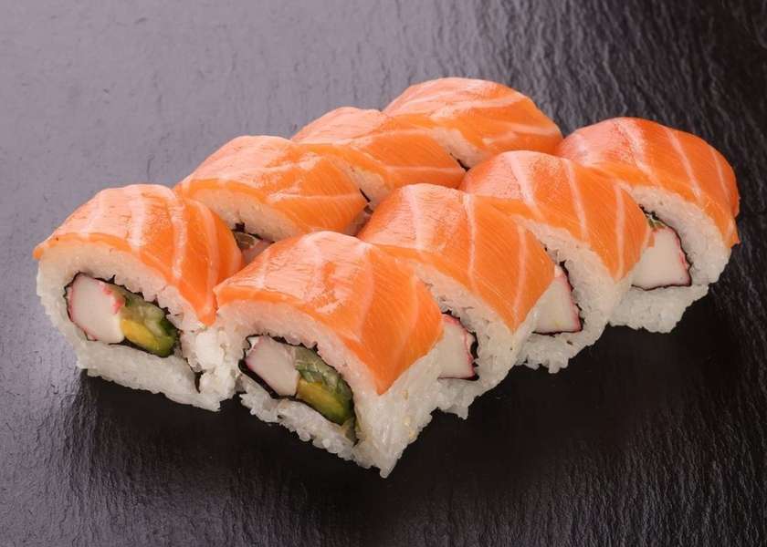 U31. Rolos de  salmão Misto カボチャソース