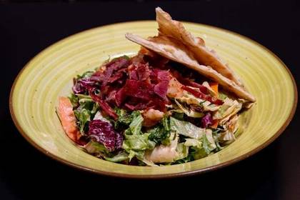 Insalata con gamberi e prosciutto
