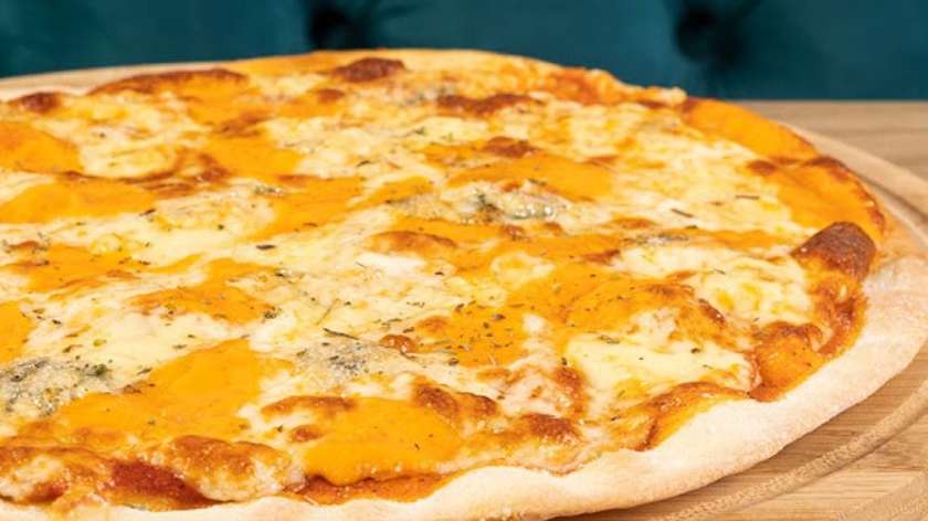 Pizza with four cheeses