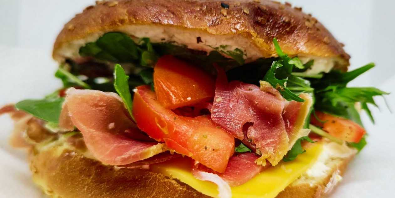 Prosciutto crudo bagel