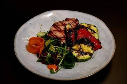 Tonno rosso alla griglia con verdure