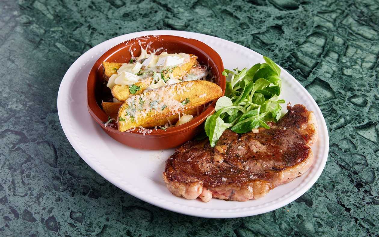 Antricot de Vita cu unt si ierburi servit cu Cartofi gratinați cu brânză brie  500 gr.