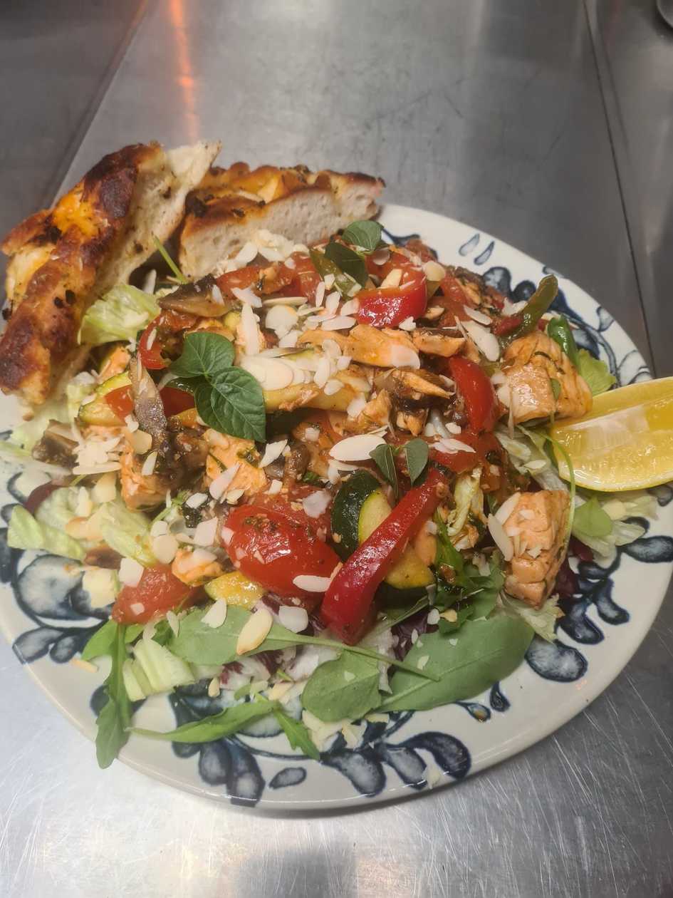 Baked salmon salad