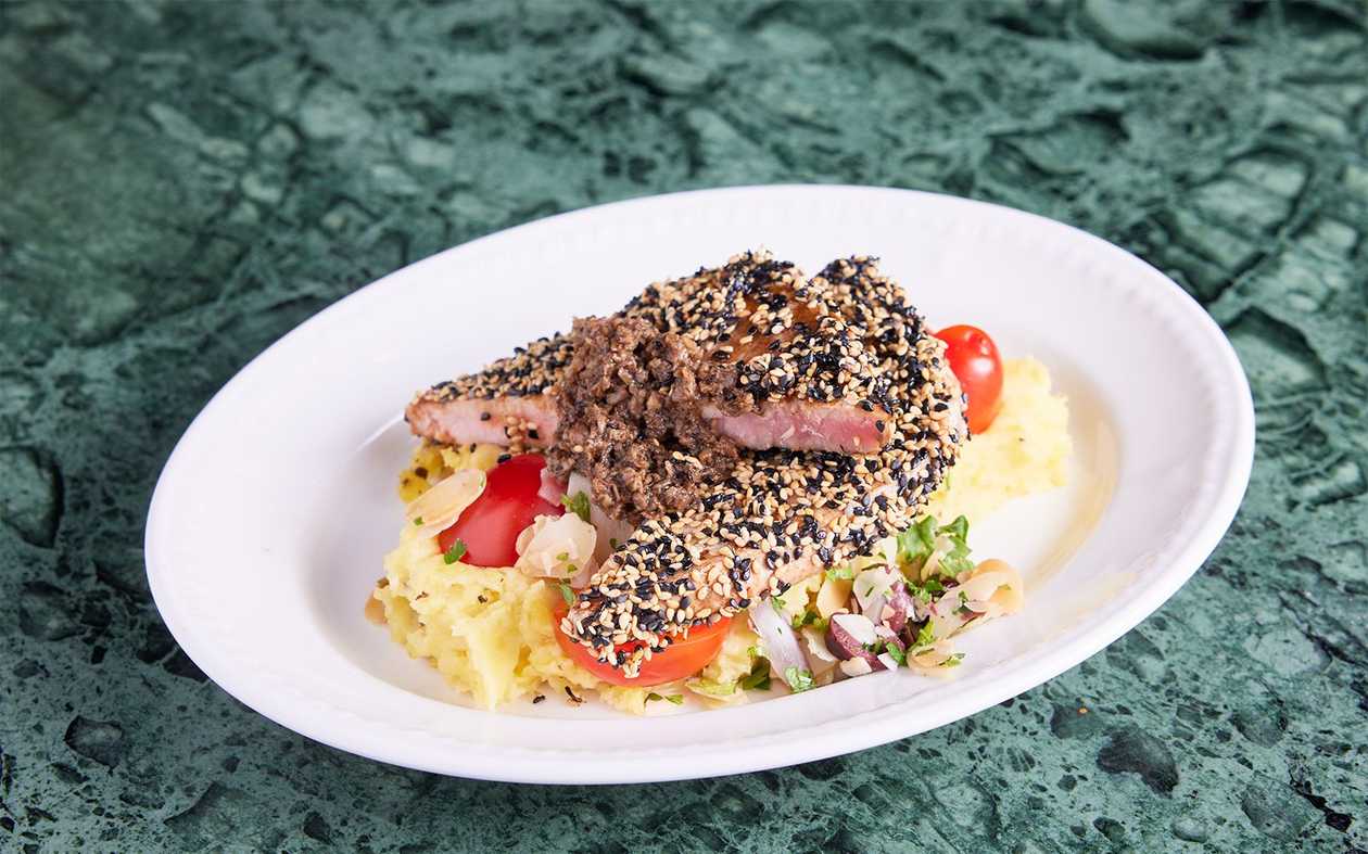 Ton în Crustă de Susan cu Piure de Cartofi, Salsa de Măsline și Trufe 400g