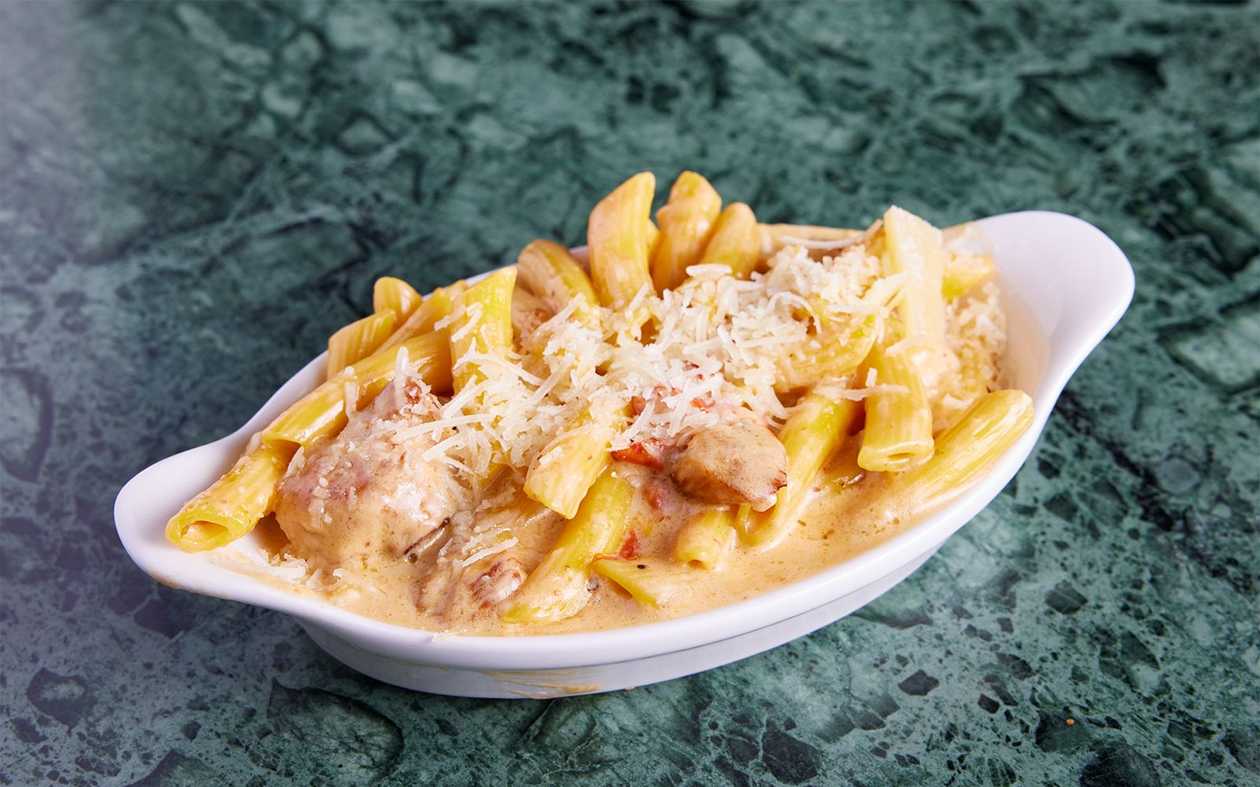 Penne la Cuptor cu Roșii, Piept de Curcan și Smântână Dulce 400g