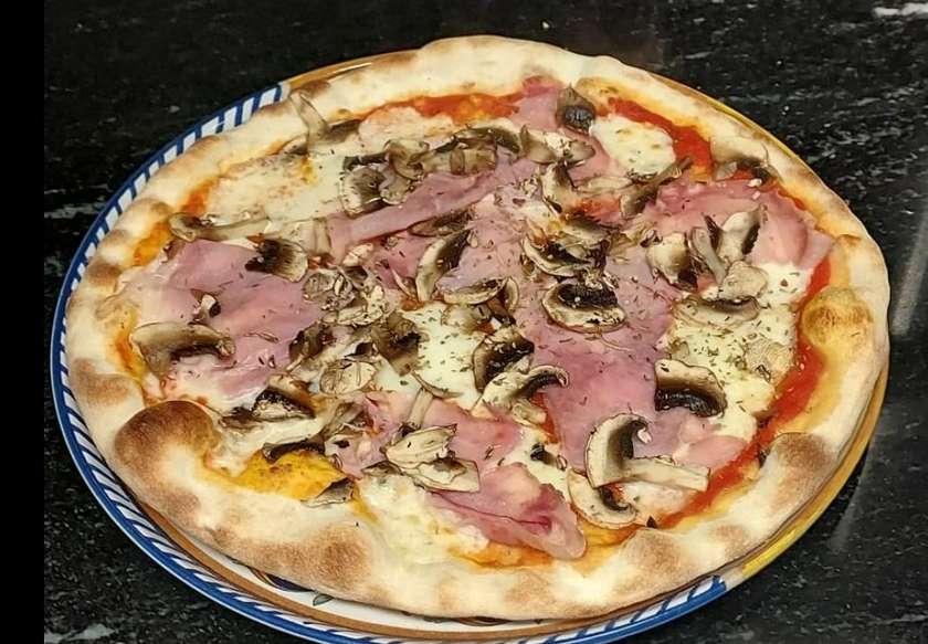 Pizza prosciutto e funghi