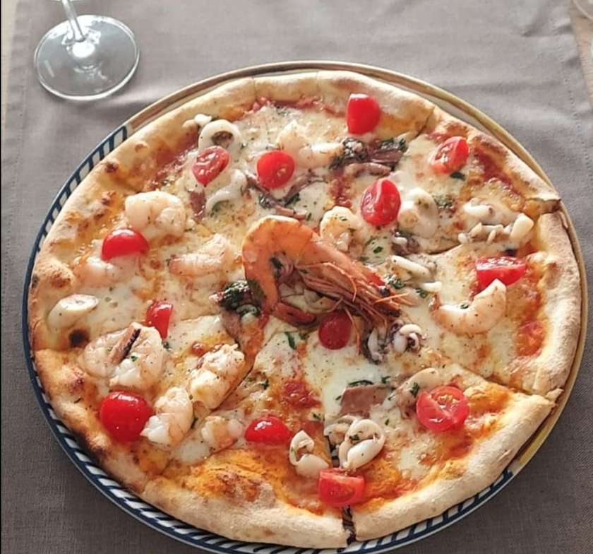 Pizza marinara