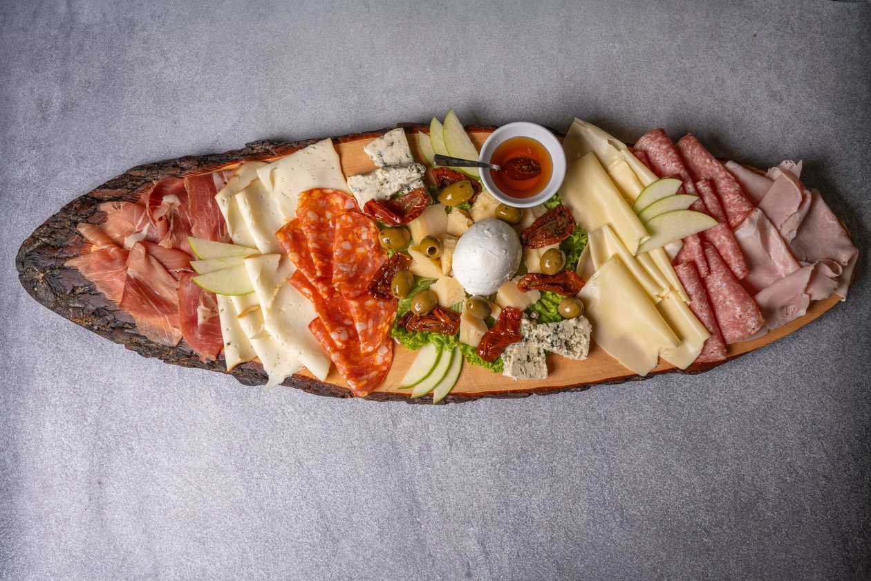 Tagliere Di Salumi E Formaggi
