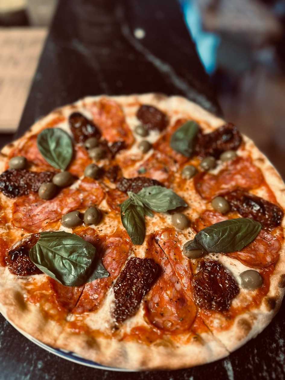 Pizza calabrese