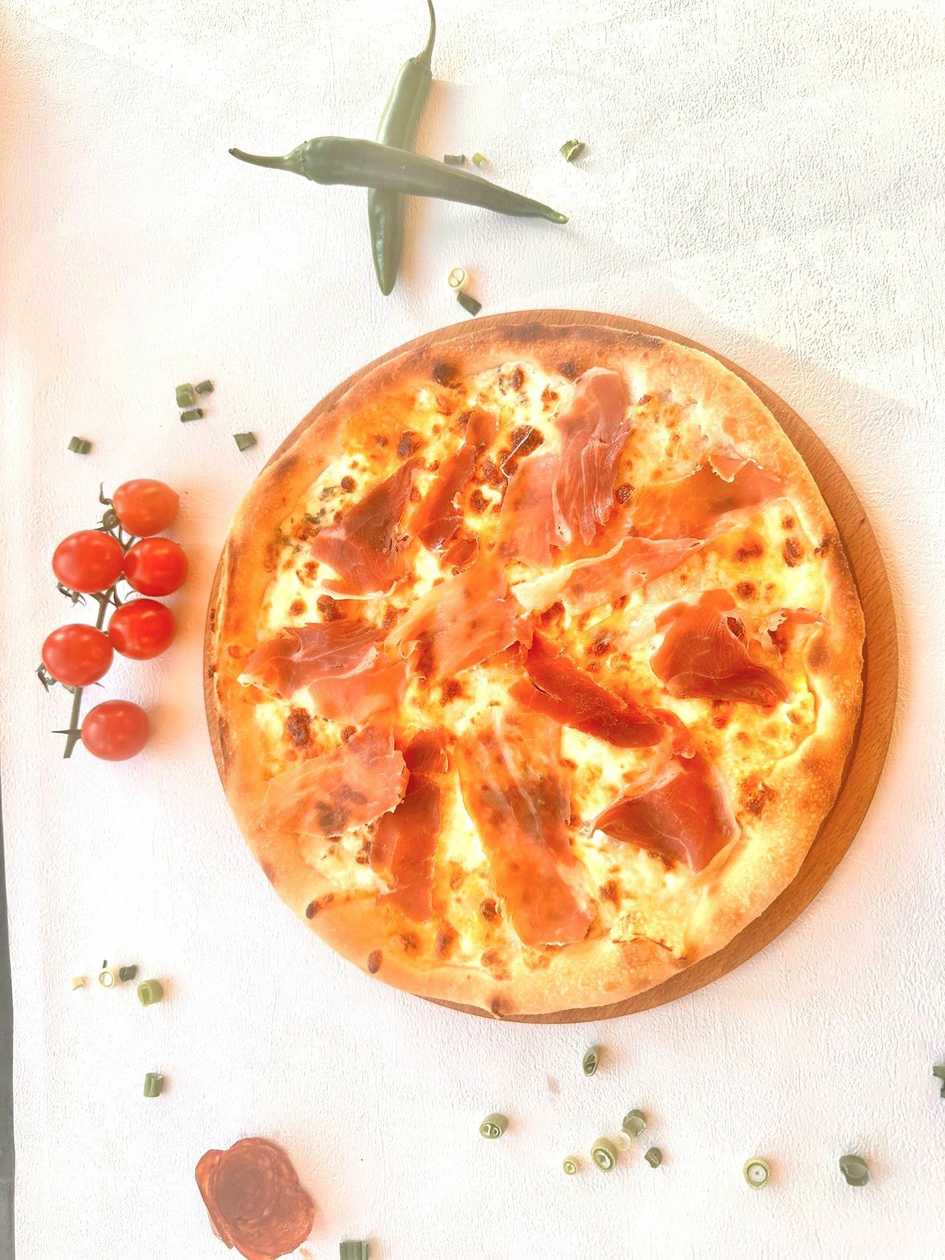 Pizza Formaggio e Prosciutto Crudo