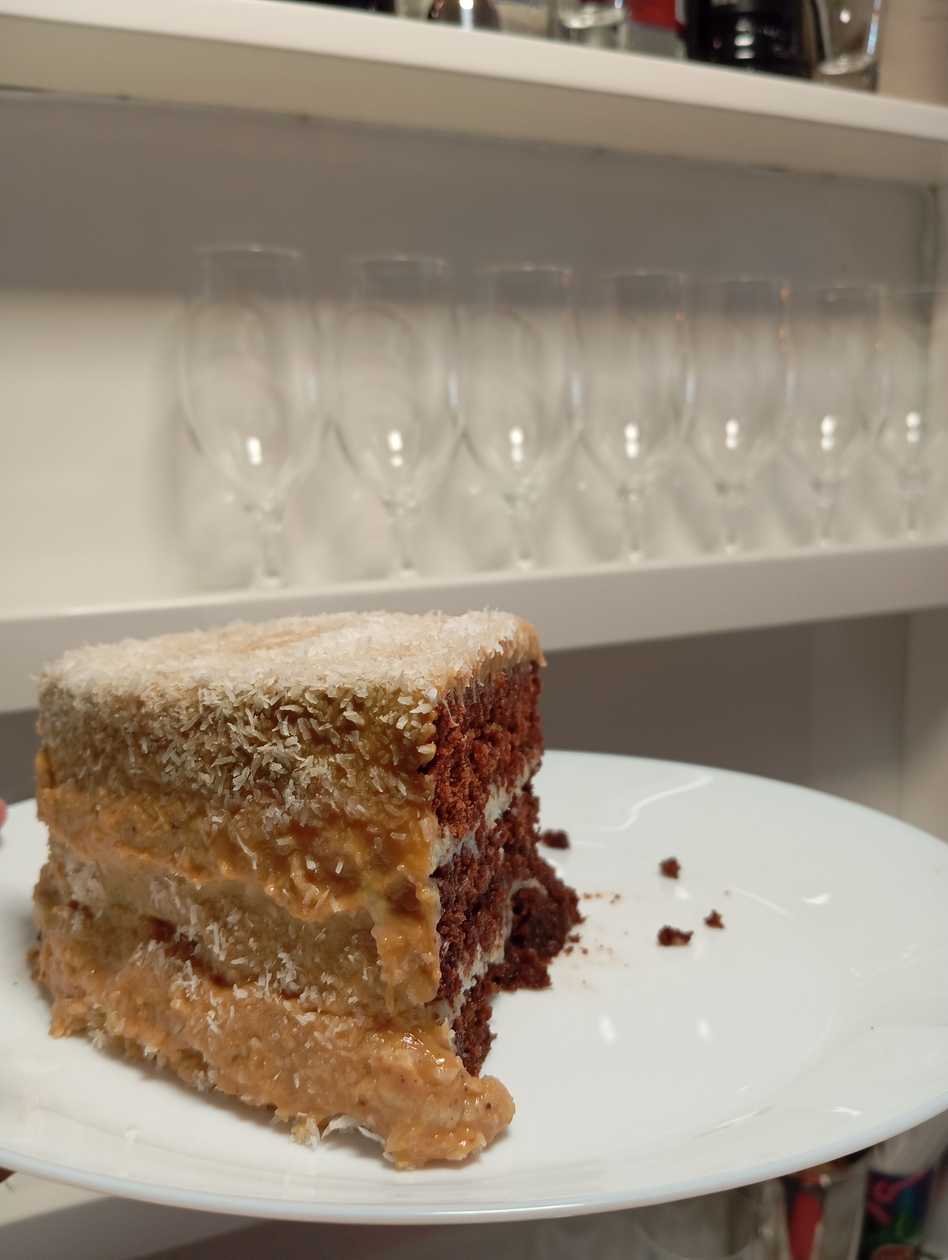Prestige Cake with Dulce de Leche Topping