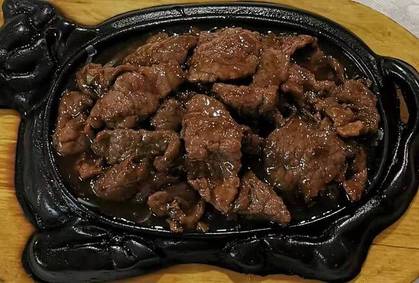 Grilled Beef on a Hot Plate