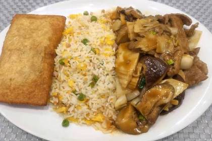 M10. Beef with Chinese Mushrooms and Bamboo