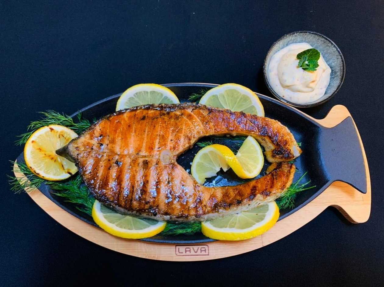 Salmon Steak With Caviar And Cream Sauce