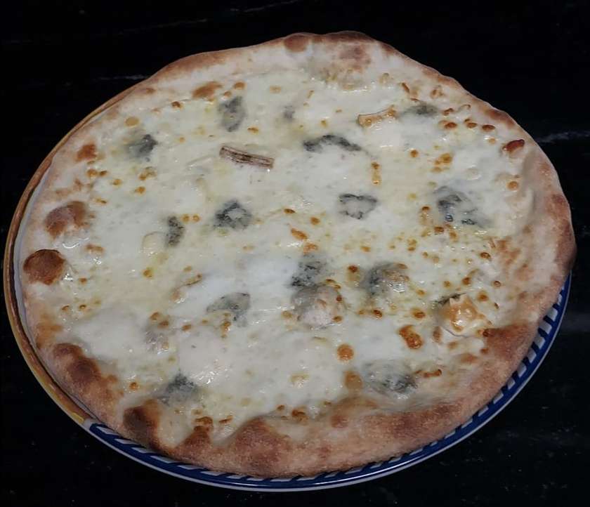 Pizza quattro formaggi
