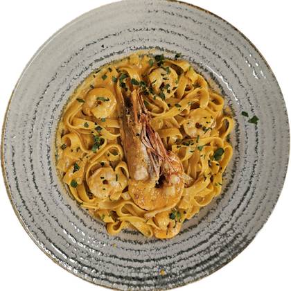 Tagliatelle cu Tiger Shrimp, Creveţi si Sos Cremos de Roşii