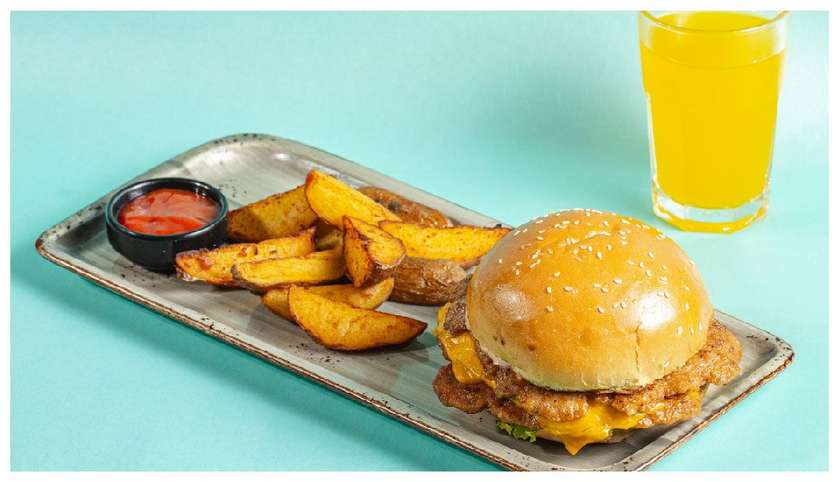 Burger toyuq Double, Kartof və Sərin içki