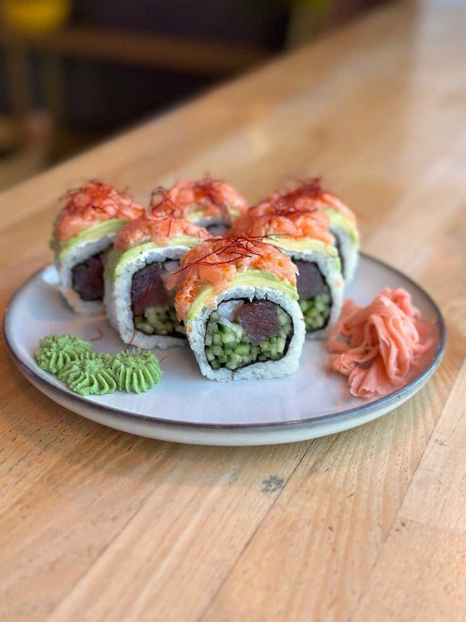 Uramaki z tatarem