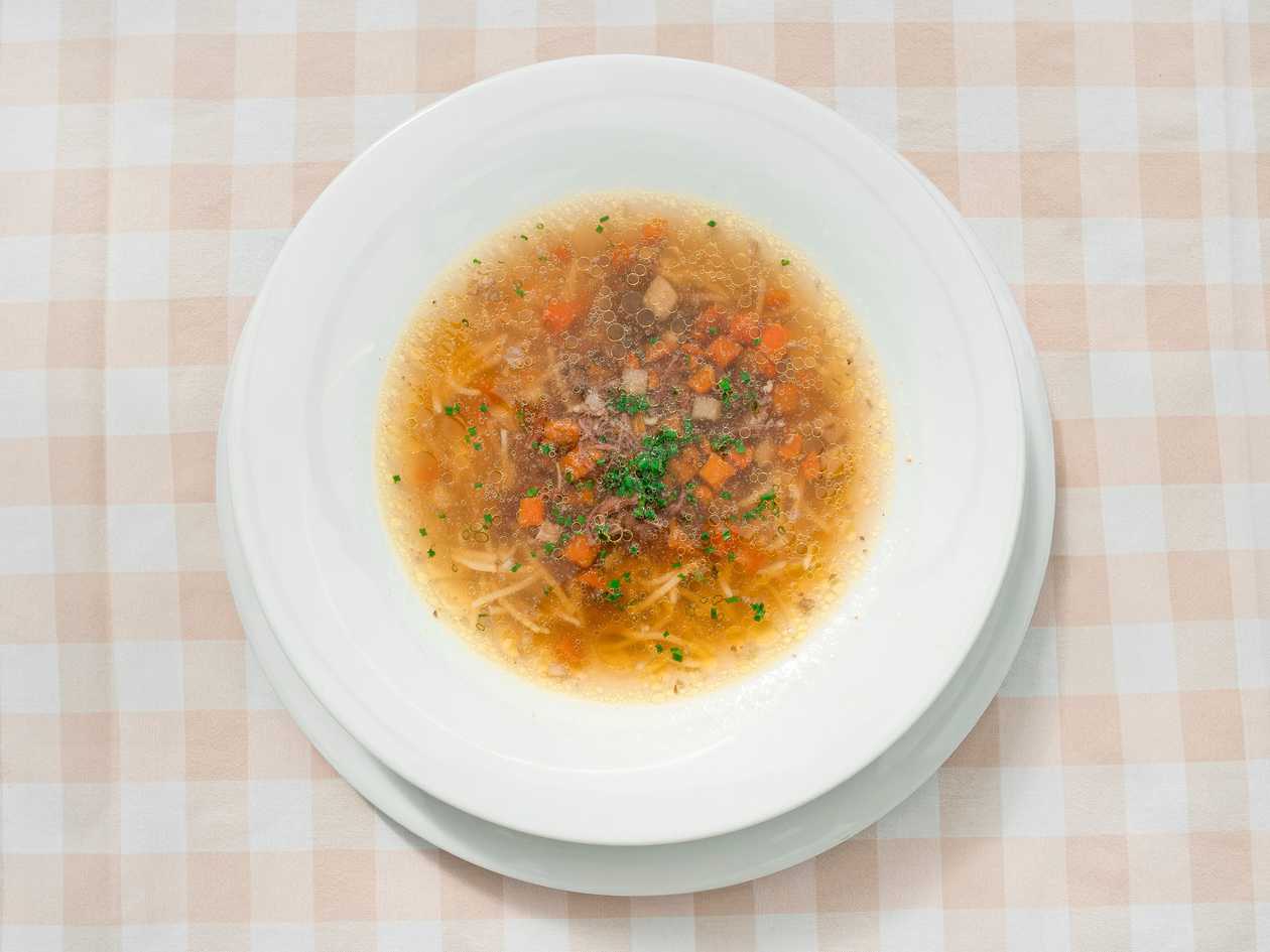 Velký masový vývar se zeleninou a 4 knedlíčky