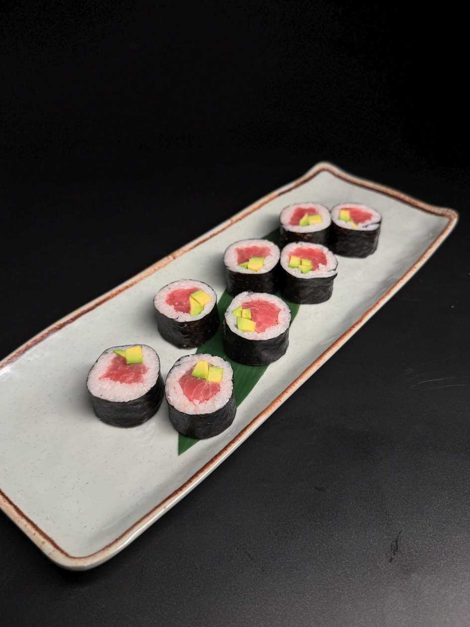 Maki Roll Tuna Balığı və Avokado ilə (8 əd.)