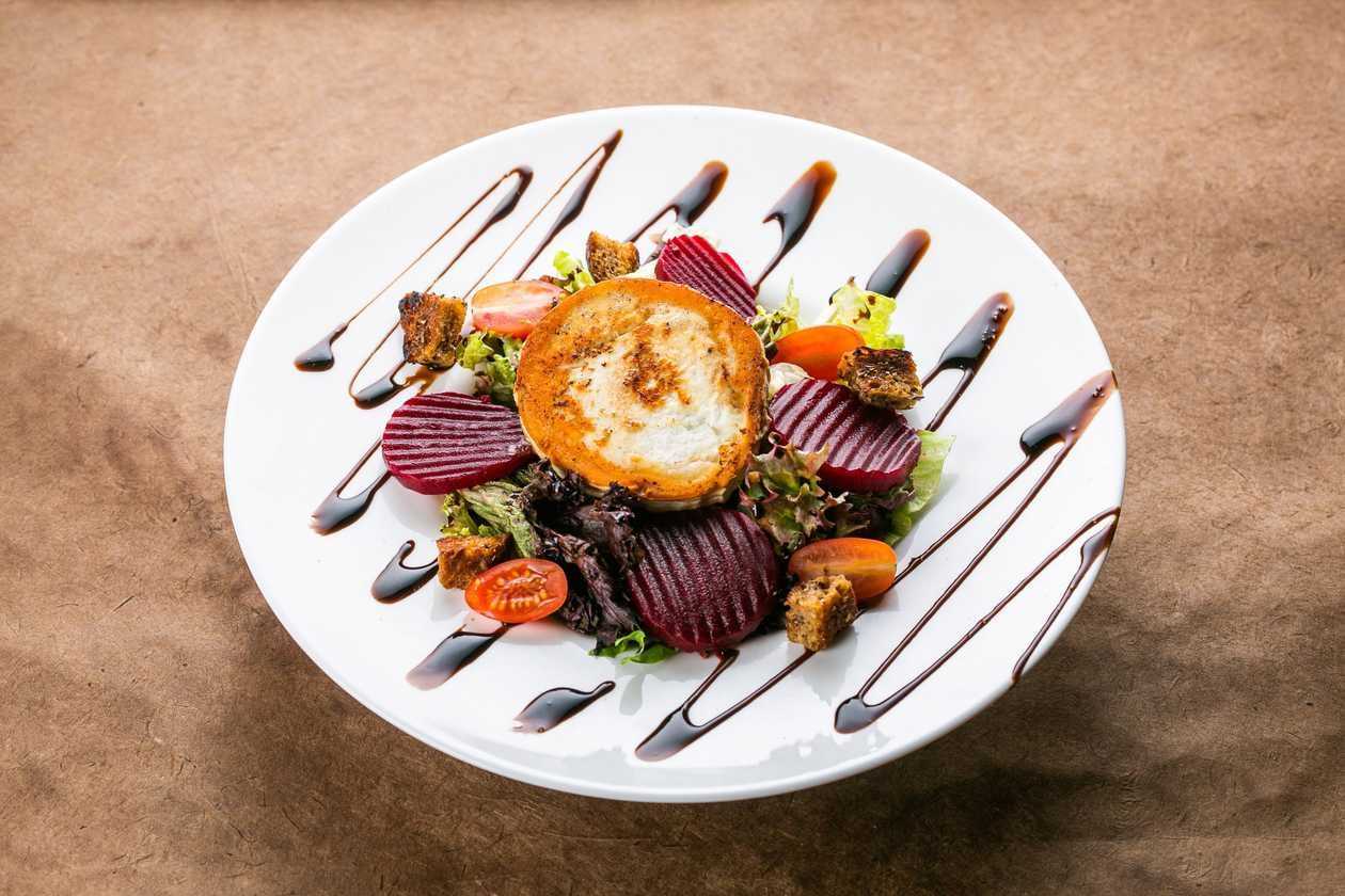 Kitsejuustusalat