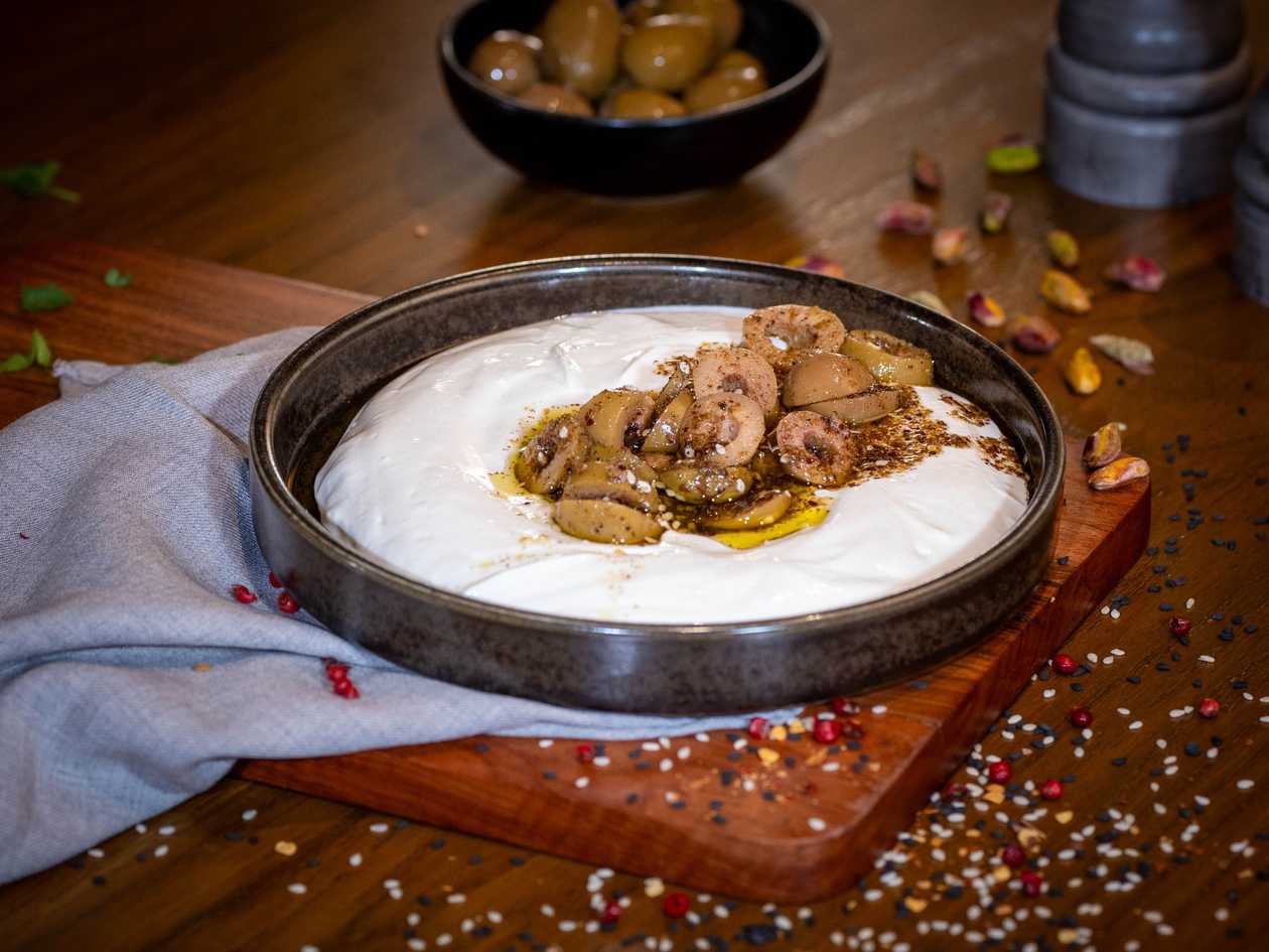 Labneh cu Masline si Zaatar