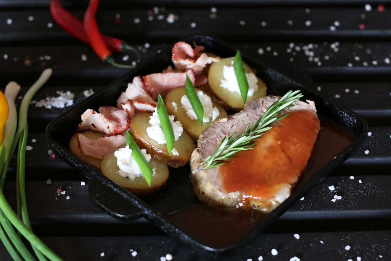 Свинячий ошийок із картоплею
