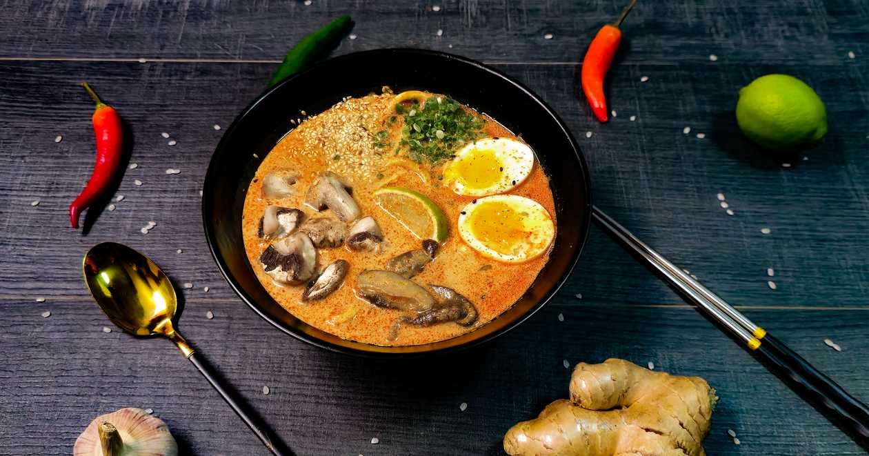 Tom yum ramen with vegetables