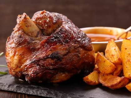 Pork knuckle with braised cabbage, grilled potatoes and special REST sauce