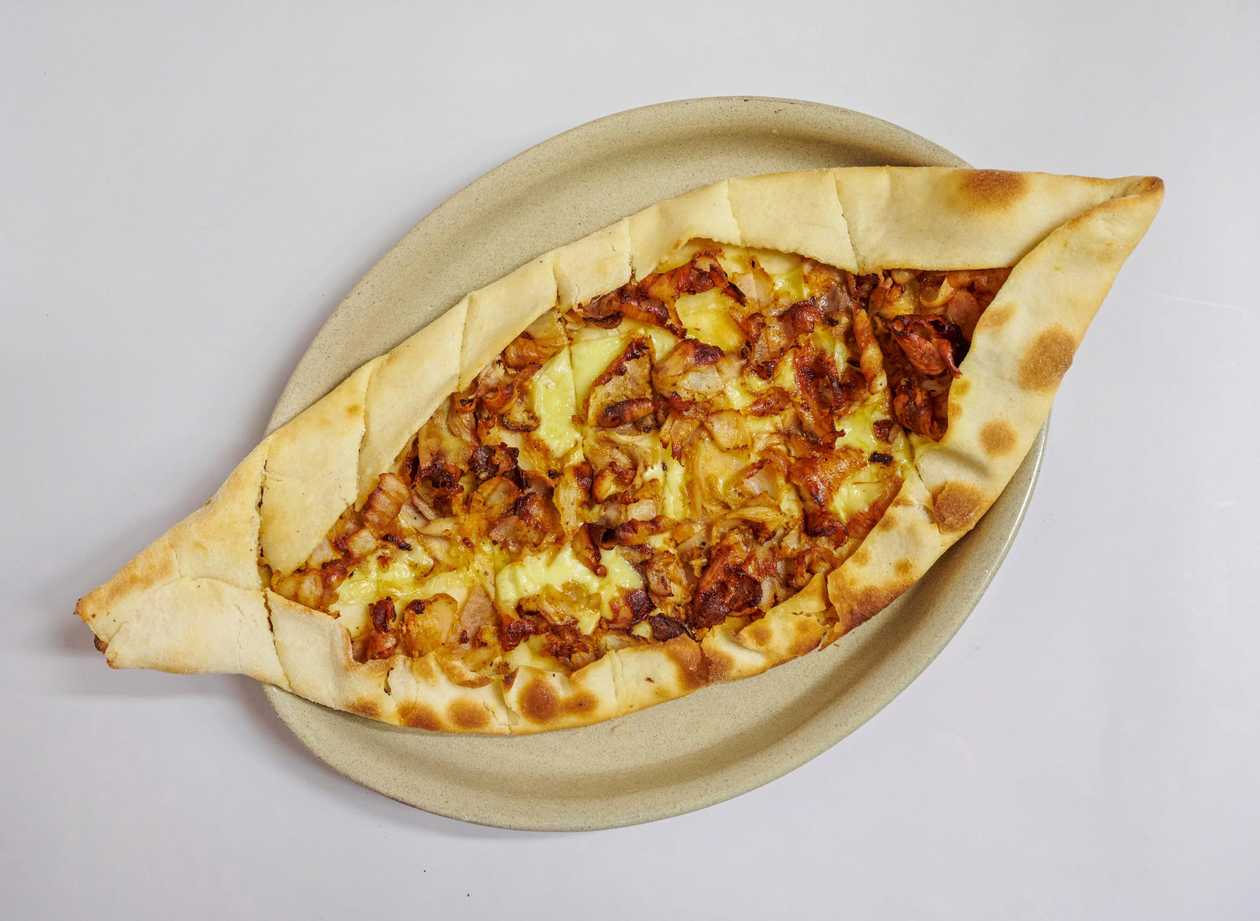 Pide s kuracím kebabom