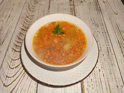 Уха з сьомгою та овочами
