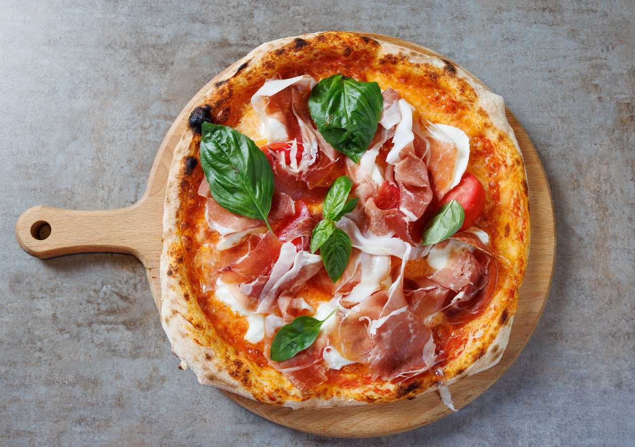Pizza prosciutto funghi
