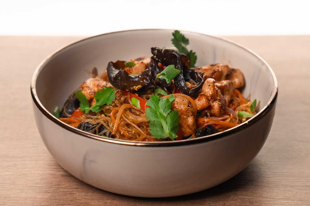 Funchoza with Chicken in Singapore Sauce