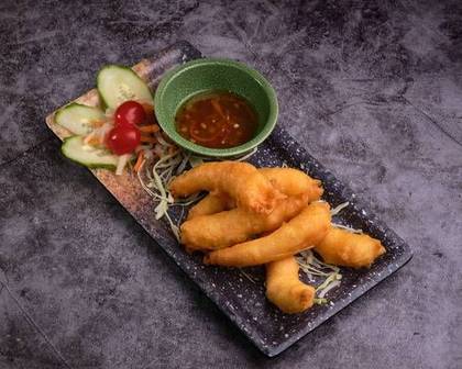 008. Crispy Fried Prawns (6 pieces)