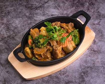 112. Asian Curry with Beef Brisket (spicy)