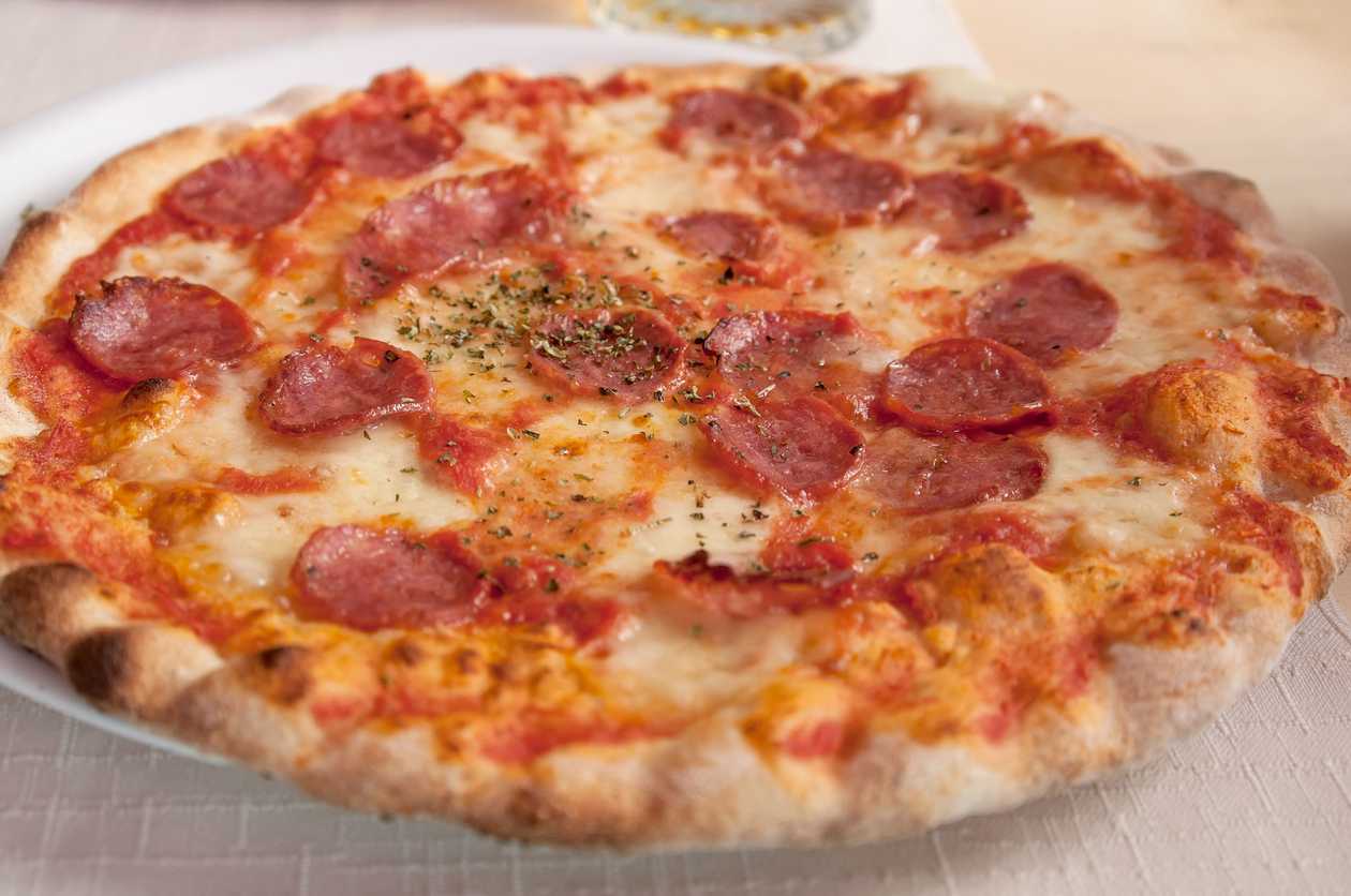 Salami Pizza