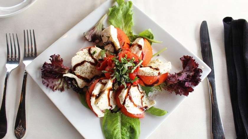 Tomato salad with cheese