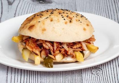 Toyuq şaurma çörek