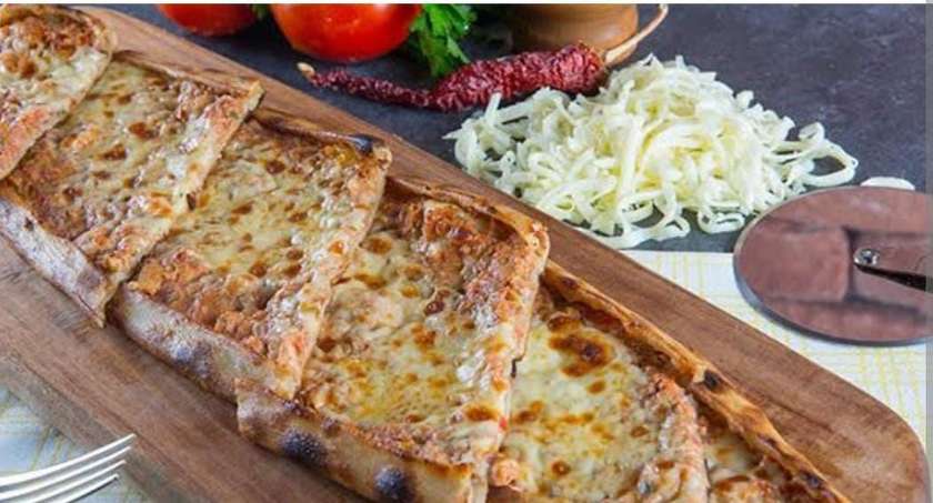 Qıymalı pendirli pide
