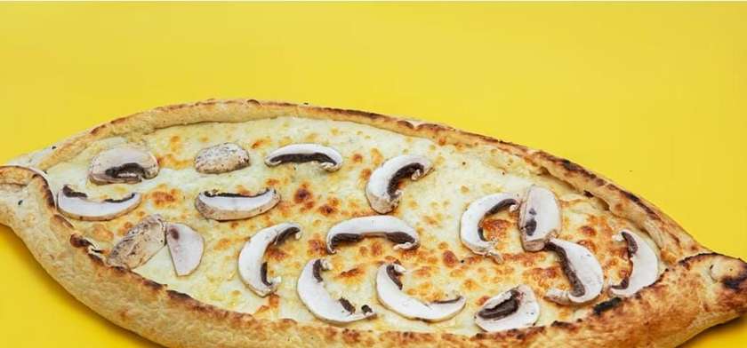 Göbelekli pendirli pide