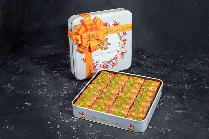 Sarma Qozlu Paxlava / Walnut Wrapped Baklava
