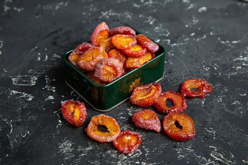 Premium Qurudulmuş Gavalı / Premium Dried Plums