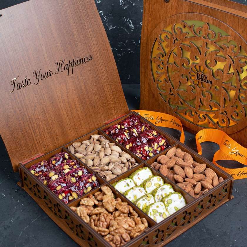 Qızılı Naxışlı Hədiyyəlik Taxta Qutu / Golden Embroidered Wooden Gift Box