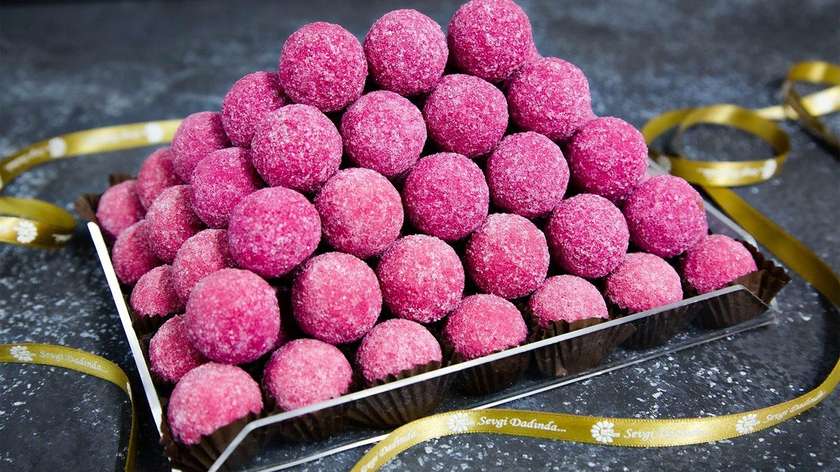 Premium Moruqlu Trufel Şokolad / Premium Truffle Chocolate with Raspberry