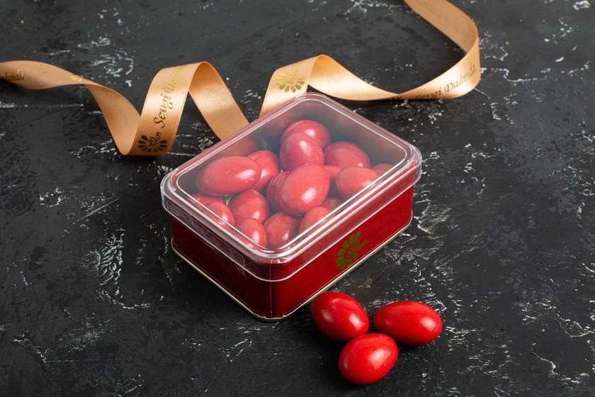 Südlü Şokoladlı Badamlı Qırmızı Draje 160 qr / Red Dragee with Milk Chocolate