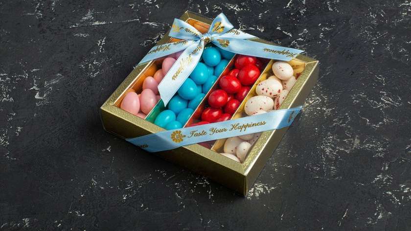 Südlü Şokoladlı Badamlı Miks Draje Gold Qutu 400 qr / Mix Dragee with Milk Choco